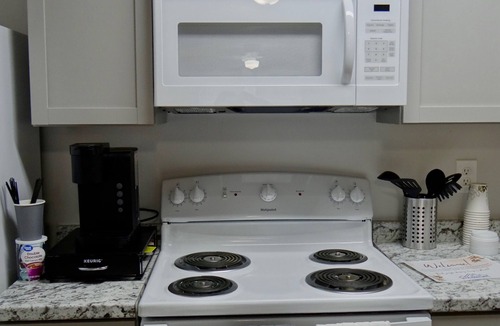 Charleston Apartment | Spacious 3Bed/3Bath Apt: Pet-Friendly, Gym, Minutes from EIU & Local Attractions