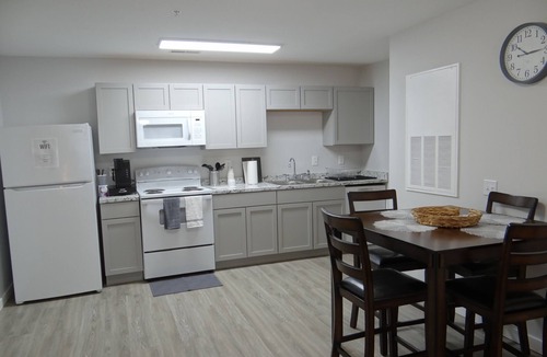 Charleston Apartment | Spacious 3Bed/3Bath Apt: Pet-Friendly, Gym, Minutes from EIU & Local Attractions