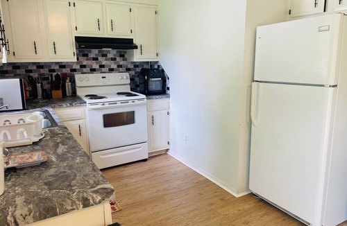 Massillon House | Spacious 3BR Home w/8 Beds, Big Yard & Parking – Near Canton & Hall of Fame