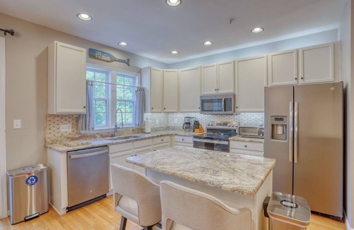 Long Neck House | Spacious 4-bed 3.5-bath Townhome in Long Neck with AC, Swimming Pool & Game Room
