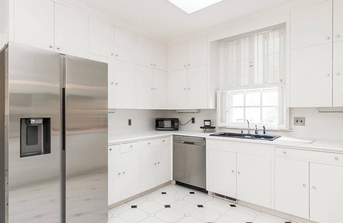Burlington House | Spacious 4-bedroom house on Golf Course in charming Burlington.