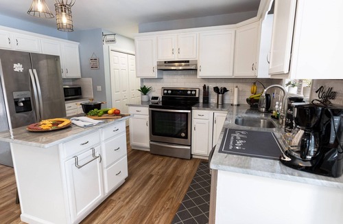 Tobyhanna House | Spacious 4-bedroom house in charming Pocono Mountains WiFi, AC, Golf, Game room