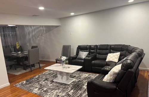 Vauxhall House | Spacious 4-bedroom house with WiFi and AC in Union.n2mnts to majors HW.
