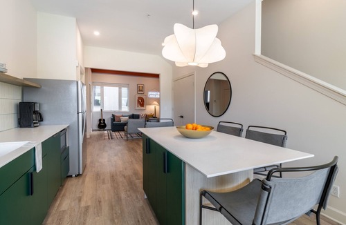 Buena Vista Apartment | Spacious 4BR | 2 Living Rooms + Putting Green & Balcony | Downtown | Vinyl House
