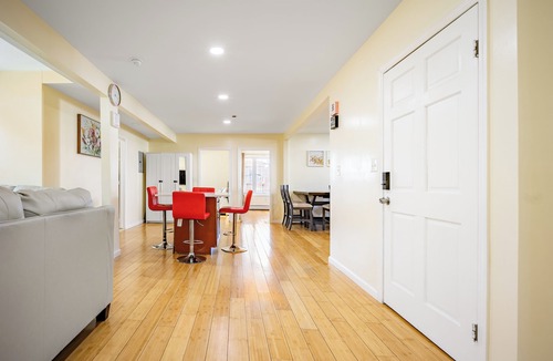 Jamaica Estates Apartment | Spacious 4BR Escape –5 Mins to Subway, 15 Mins to JFK/LGA, 30 Mins to Manhattan!