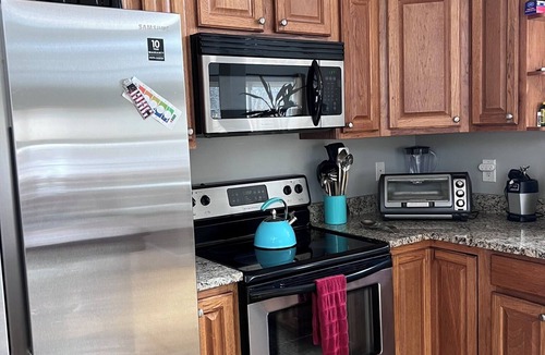 Lackawaxen Ski Chalet | Spacious 5-bedroom chalet in Masthope with WiFi, AC. 2 Minutes to Ski Mountain