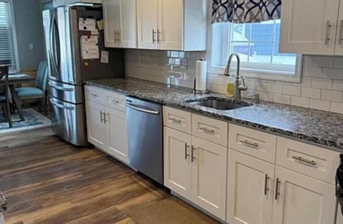 Lake Como House | Spacious 5-bedroom house in beautiful Belmar w/WiFi. 2 blocks from the beach!
