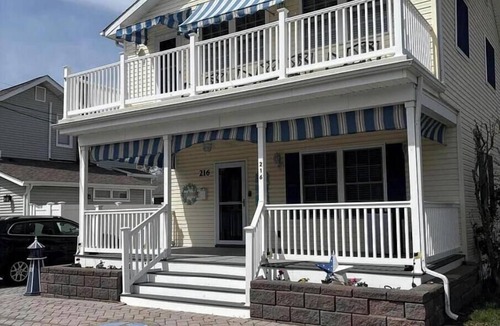 Lake Como House | Spacious 5-bedroom house in beautiful Belmar w/WiFi. 2 blocks from the beach!