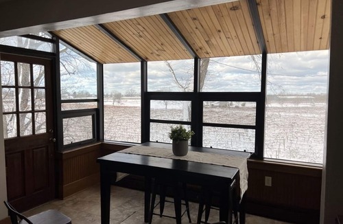 North East House | Spacious 5 BR Home w/Hot Tub in Wine Country on Lake Erie