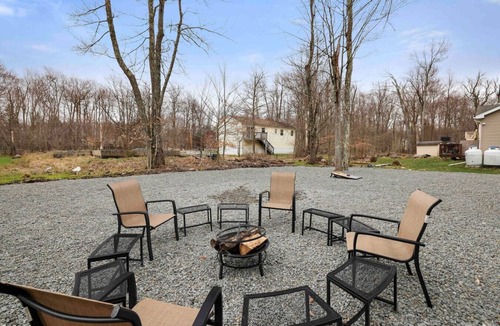 Tobyhanna House | Spacious 5BR Home In ❤️ Of Poconos By 🐫 Camelback 🏊‍♂️