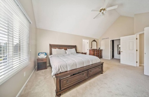 Solon House | Spacious 5BR Solon Home - BBQ Grill, Fire Pit