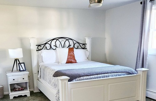 Stouchsburg Other | Spacious 6-bedroom farmhouse in charming Myerstown with AC, WiFi