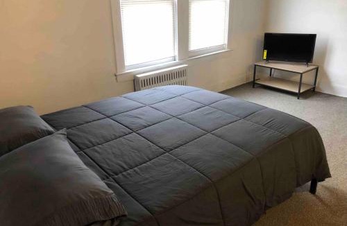Paterson Apartment | Spacious and bright 2 bedroom apartment with 1 bathroom and private street entrance