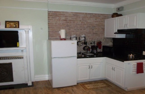 Harlem Hotel | SPACIOUS AND OPEN PROPERTY W/KITCHEN - 3 MINUTES TO SUBWAY