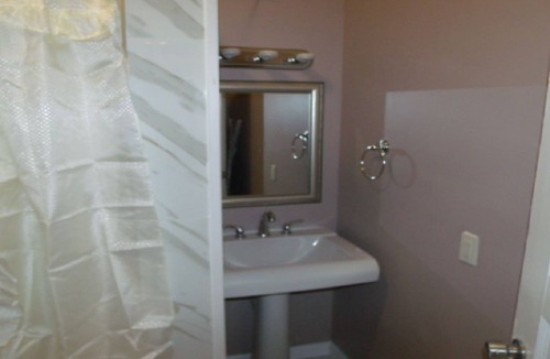 Harlem Hotel | SPACIOUS AND OPEN PROPERTY W/KITCHEN - 3 MINUTES TO SUBWAY