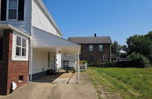 Steubenville Apartment | Spacious Basement Apartment with Easy Access to Hospitals and Freeways with WiFi