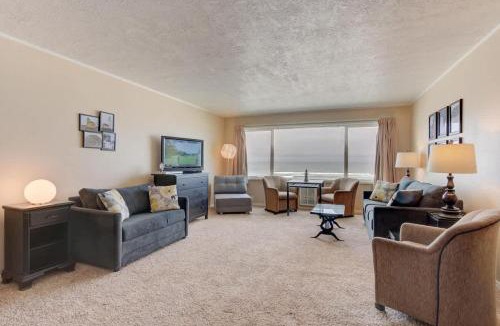 Lincoln City House | Spacious Beachfront Suite - Sleeps 8 - Top Floor - Pool and Sauna