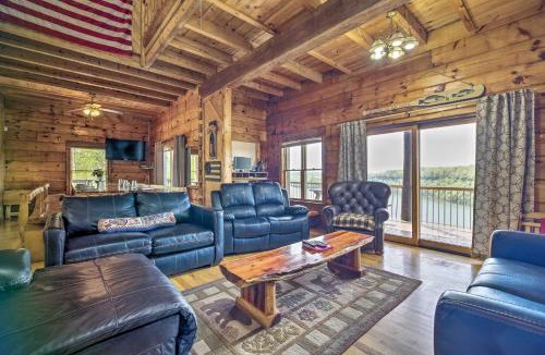 Albany House | Spacious Cabin on Dale Hollow Lake with Hot Tub!