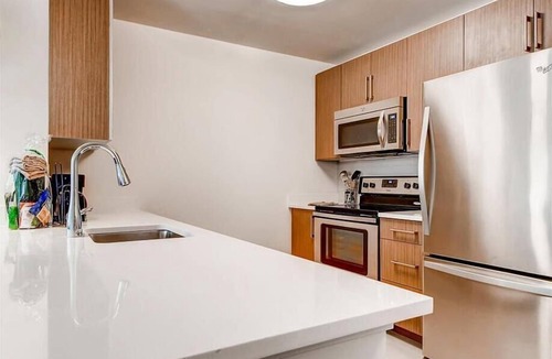 Hudson Exchange Apartment | Spacious & Clean 1BR | Work Desk & WiFi | by GLS