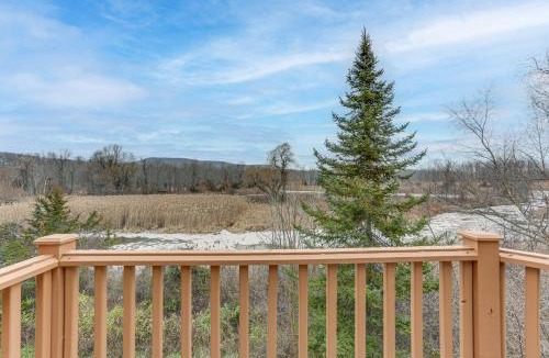 Vernon Apartment | Spacious Condo with View Less Than 1 Mi to Mtn Creek Resort!