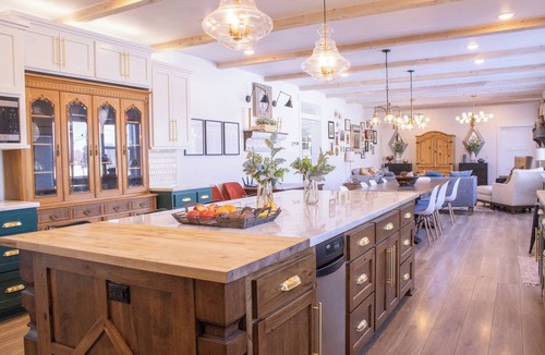 Rigby House | Spacious Country Manor