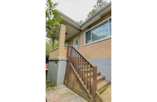 Latonia House | Spacious, cozy 3BR home 3.1 miles to Paul Brown