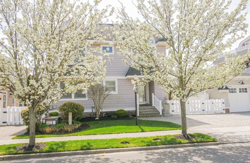Avalon House | Spacious Custom Home: everything Avalon offers: Beach, Pool, Tennis, Hot Tub!