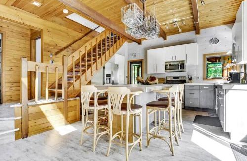 Bushkill House | Spacious Design Lodge In Woods - Bushkill