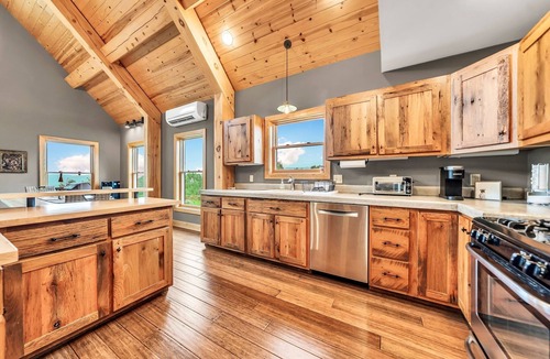 East Otto Ski Chalet | Spacious Ellicottville 5-bedroom 4-bath chalet with WiFi, AC
