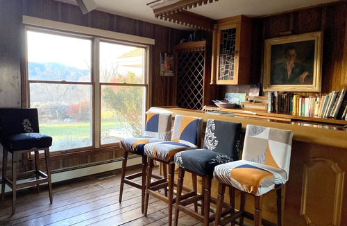 Catskill House | Spacious home with character, Near slopes, Fireplace, Private Pool, and Hot Tub