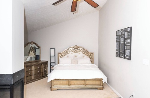 Owings Mills Cabin | Spacious Home with 4BR, 2.5 Bath for 8-10PPLE, with WiFi and free parking