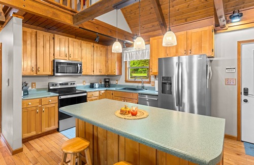 Sharps Chapel Cabin | Spacious Lakefront home with private dock, hot tub, grill & pool table