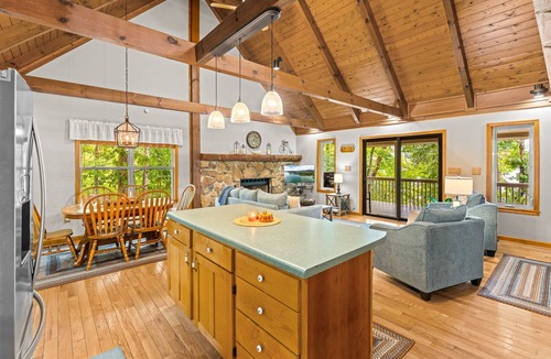 Sharps Chapel Cabin | Spacious Lakefront home with private dock, hot tub, grill & pool table