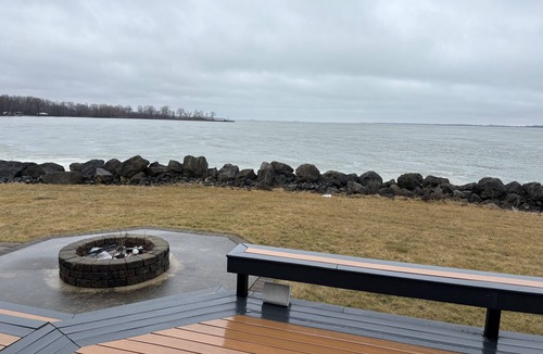 St. Marys House | 🌕🌖🌗🌘🌑Spacious Lakeside retreat with once in a lifetime Solar Eclipse views