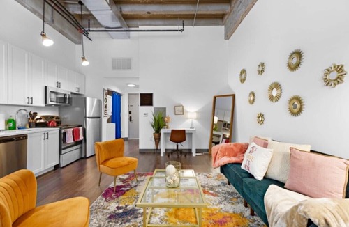 Newark Apartment | ⭐️Spacious LOFT W/King BD + Free Parking Near EWR✈️ NYC🗽❤️ & 🇺🇸 DREAM Mall ⭐️