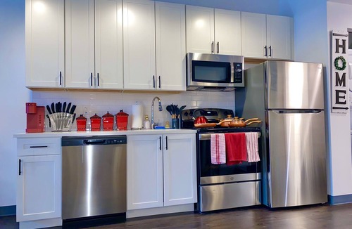 Newark Apartment | ⭐️Spacious LOFT W/King BD + Free Parking Near EWR✈️ NYC🗽❤️ & 🇺🇸 DREAM Mall ⭐️