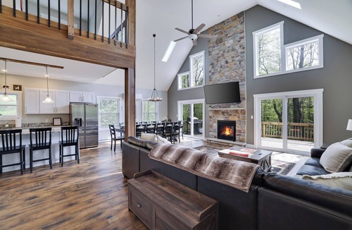 Jim Thorpe Ski Chalet | Spacious Mountain Chalet For Groups & Family Reunions with Pool & Lake Access!