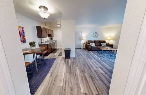 Janesville Apartment | Spacious One Bedroom Serviced Apartment