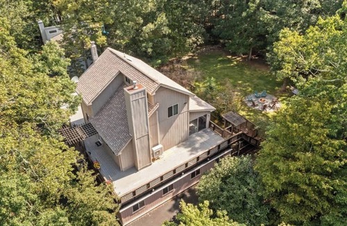 East Stroudsburg House | Spacious Poconos Retreat - Arcade - Fire Pit - AC