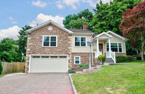 Lawrenceville House | “Spacious Suite Near Princeton” with “Private Bath In The Room”