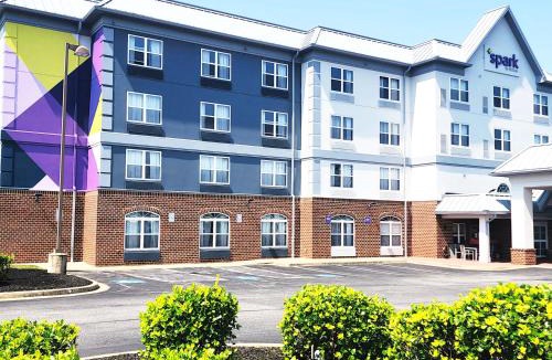 California Hotel | Spark by Hilton California Lexington Park