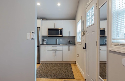 Newark House | Sparkling Guesthouse in Ironbound, mins 2 NYC, EWR