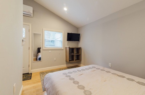 Newark House | Sparkling Guesthouse in Ironbound, mins 2 NYC, EWR