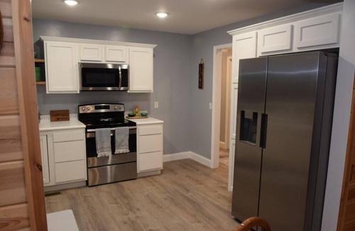 Big Chimney House | Sparrows Nest Luxurious newly built home overlooking woods and mountains.