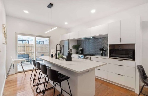 Central Northside House | Special 2 Homes – 6BR Duplex | Perfect for Groups!