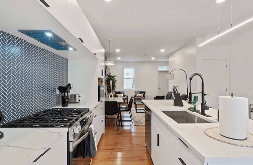 Central Northside House | Special 2 Homes – 6BR Duplex | Perfect for Groups!
