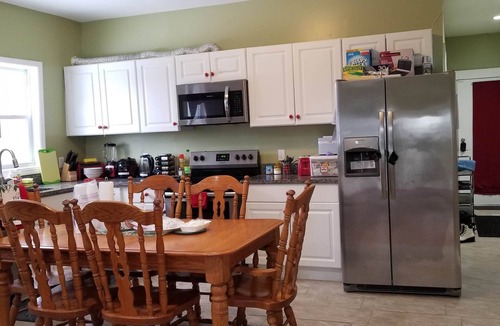 Parksville House | Spectacular Mountain View - Modern Day Amenities