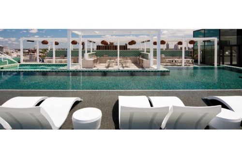 Poplar Apartment | Spectacular rooftop- near the Met- 5 minutes from Center City
