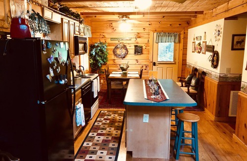 Spencer Cabin | Spring Break dates available! 2B/2.5B cabin by Fall Creek Falls State Park!