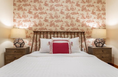 Center City Apartment | Spring Garden near Center City by Sosuite